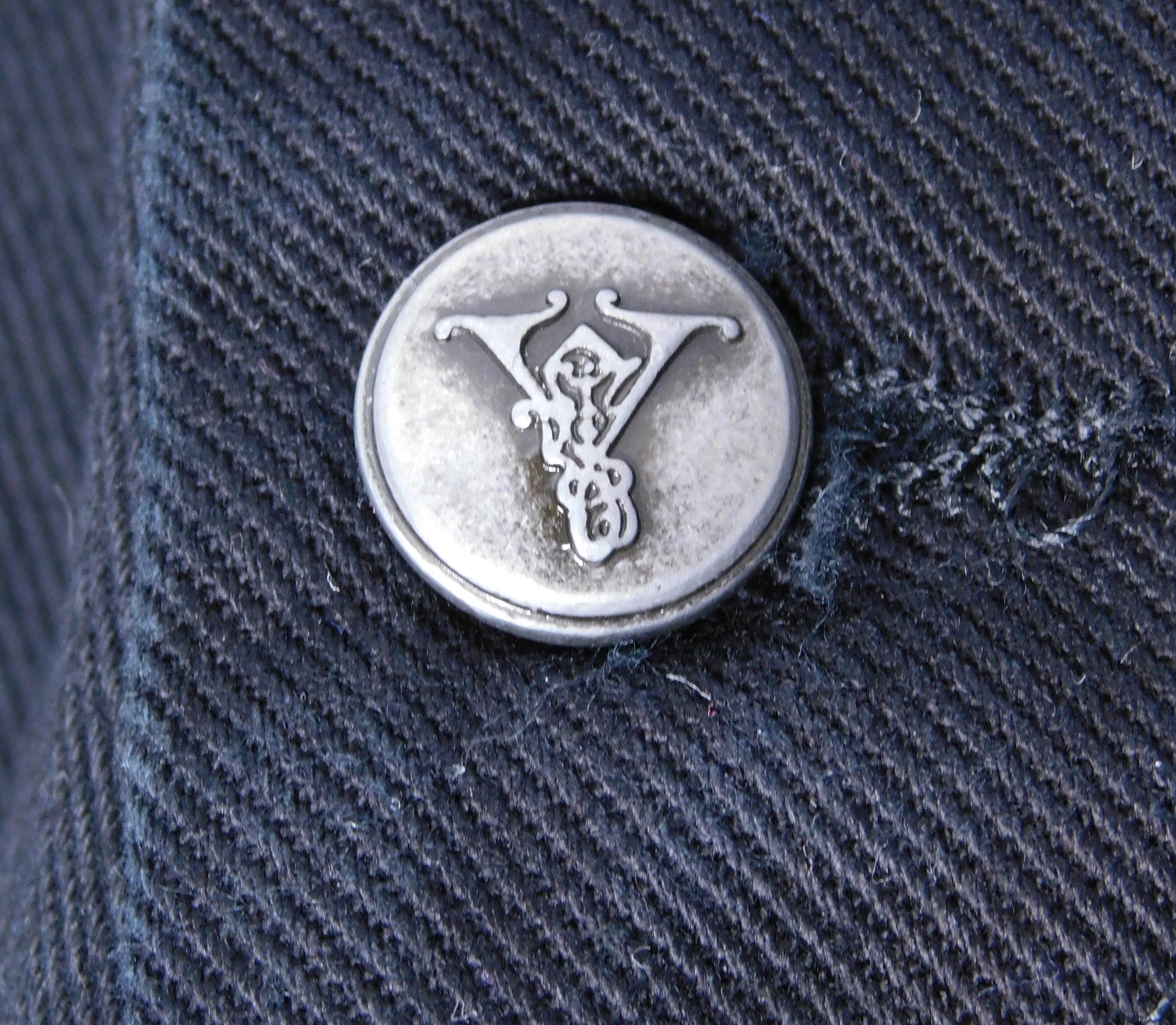 Voyage Mazzilli Michielsens black jeans with shark teeth pendants