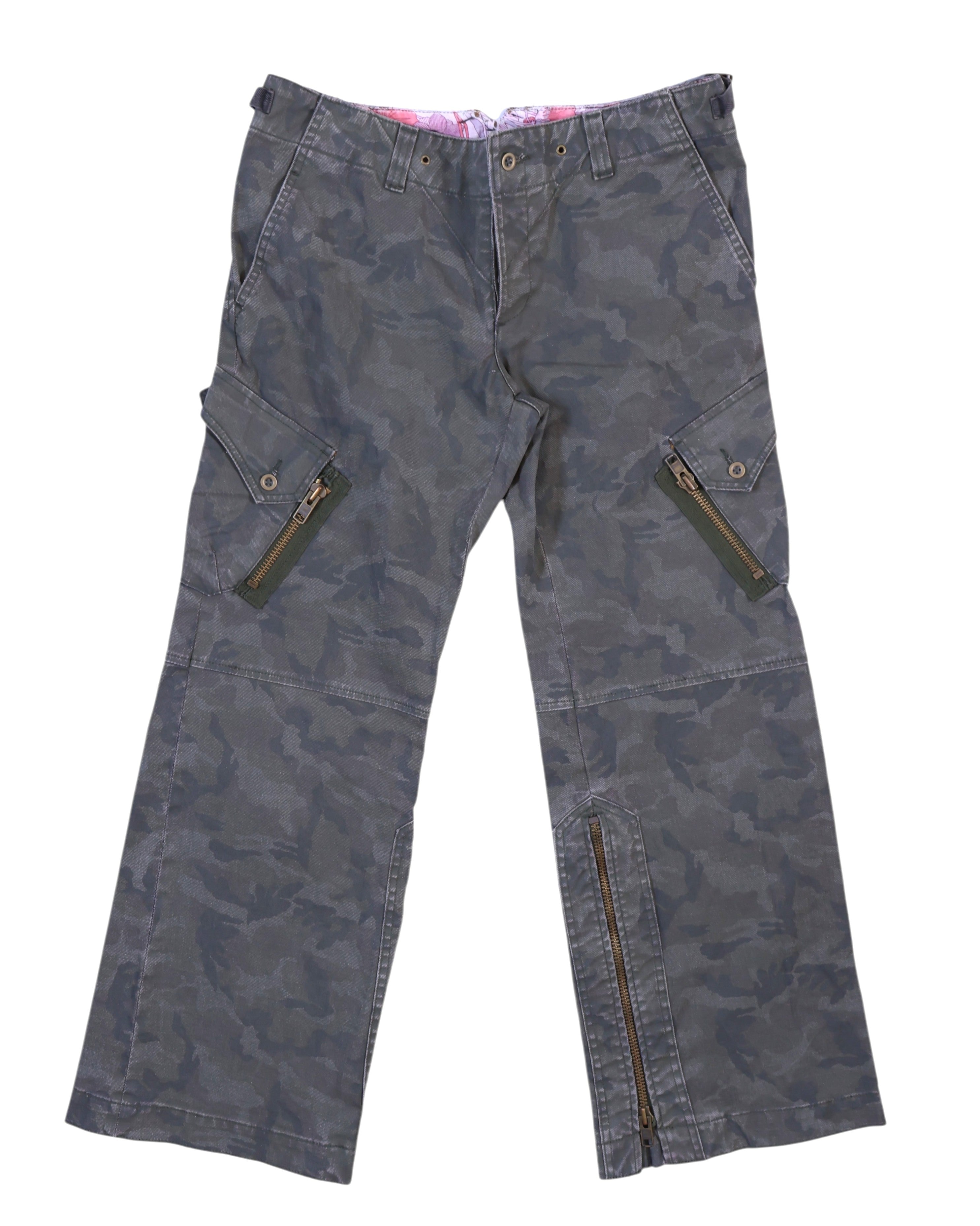 Vintage Kenji Ito “Comme ça Collection” grey camo/camouflage cargo pants/trousers in sturdy woven fabric; mid-rise straight leg with flap thigh pockets, angled zip closures, belt loops and button waist, plus a side hem zip. Utility/military-inspired luxury designer piece, rare and unique, laid flat on white.