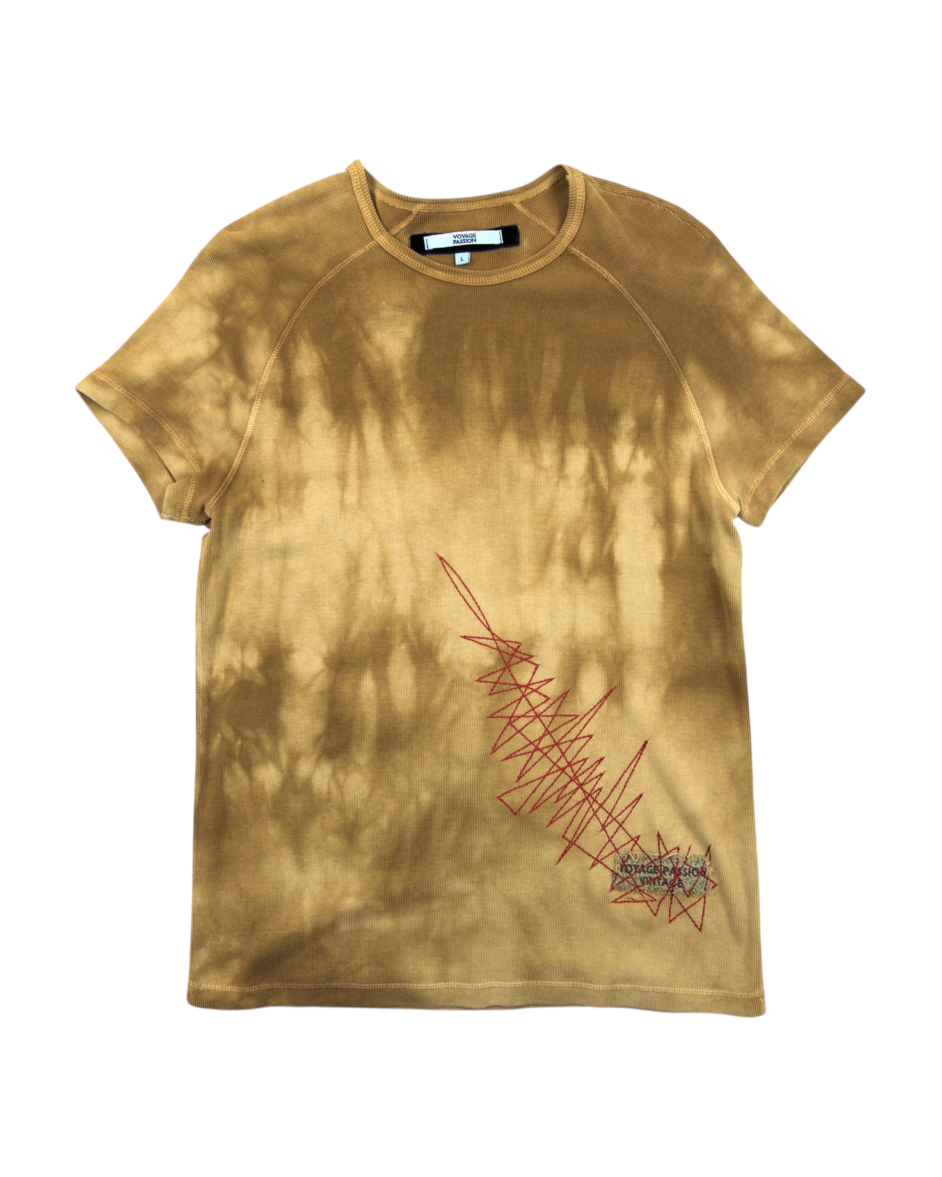 Vintage Voyage Passion T-shirt — European cult/artisanal label; ribbed cotton jersey tee in ochre/mustard/camel tie-dye wash, crewneck with raglan short sleeves, red contrast zigzag embroidery/graphic at hem, soft stretch knit, casual streetwear/boho/avant-garde vibe, unisex fit, collectible and rare.